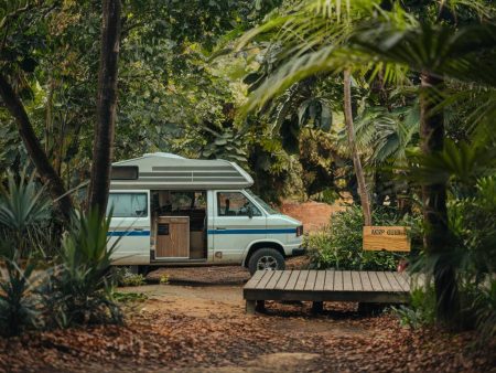 « Camper en pleine nature : conseils pour un séjour en harmonie avec l’environnement »
